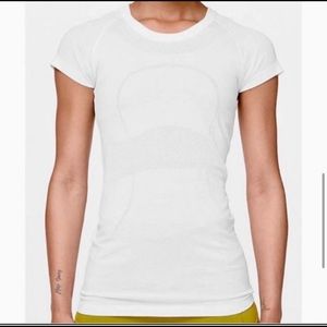 Lululemon tech short sleeve in white